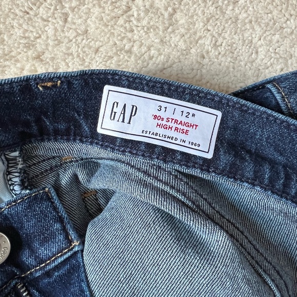 Like new high wasted wide leg Gap jeans - Picture 2 of 4